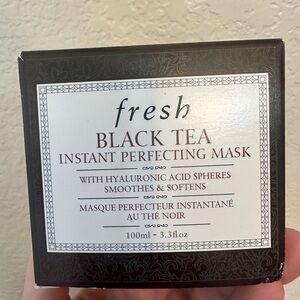 Fresh Black Tea Instant Perfecting Mask - Black and White